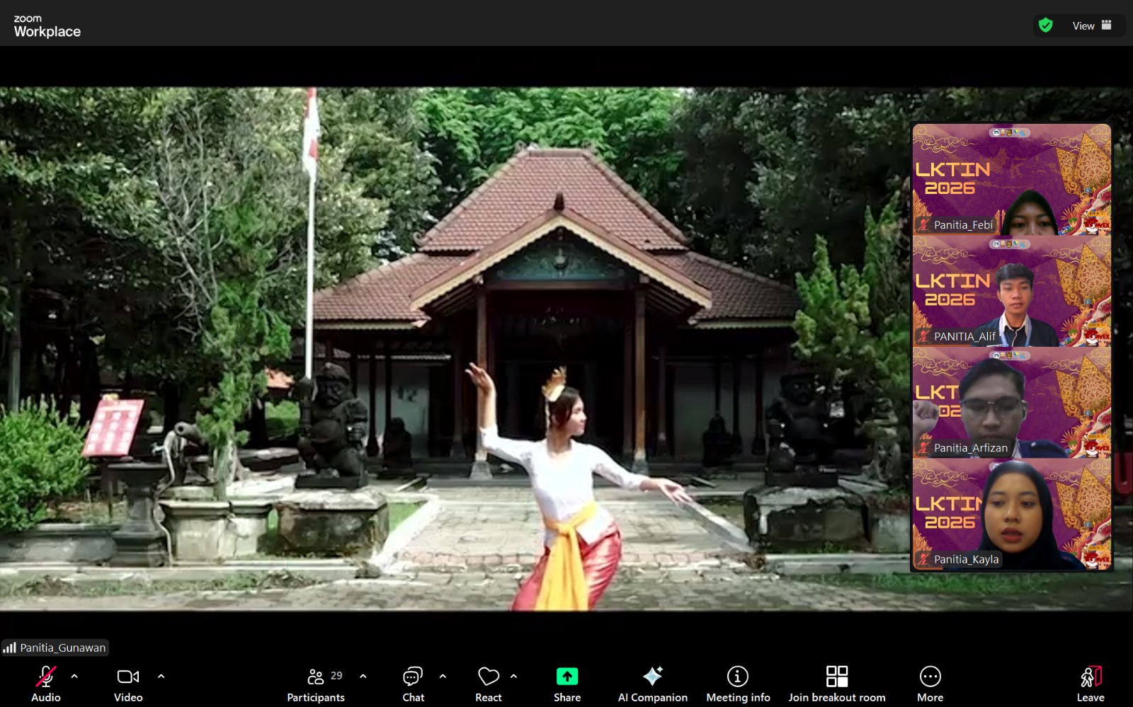 Menyanyikan Lagu Indonesia Raya dan Hymne Udinus